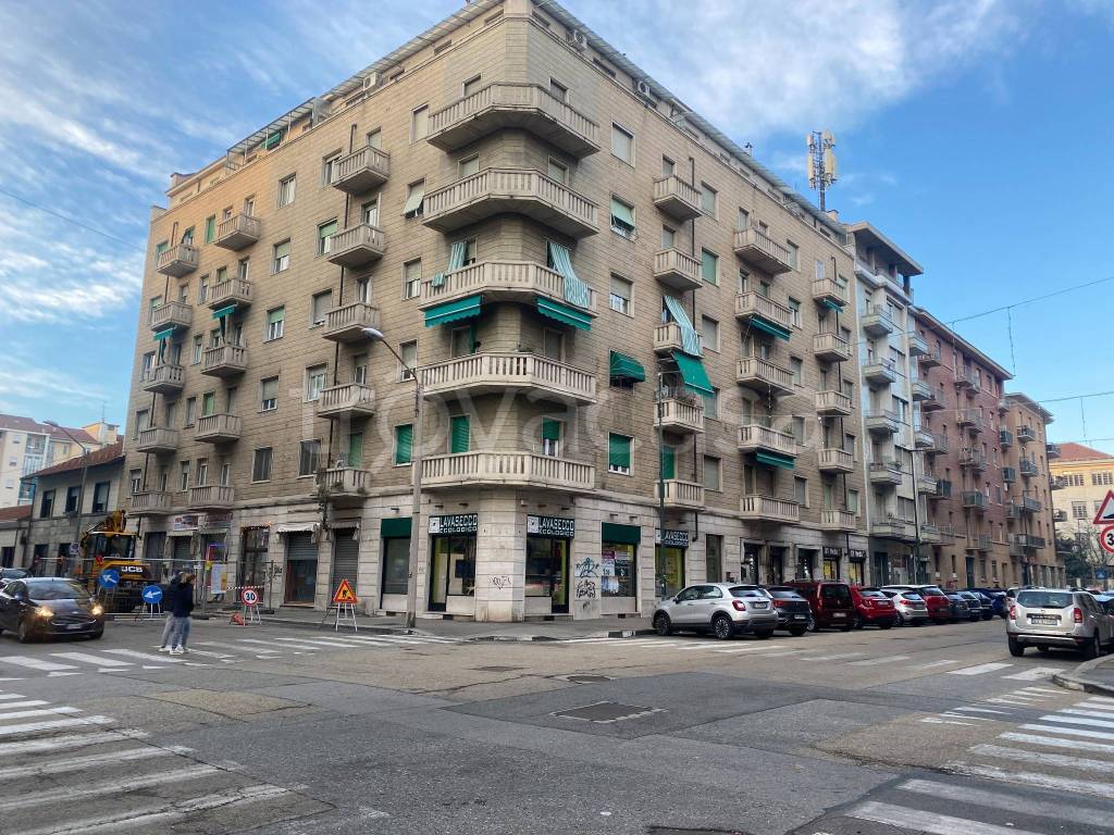 Appartamento in vendita a Torino via Tunisi, 114