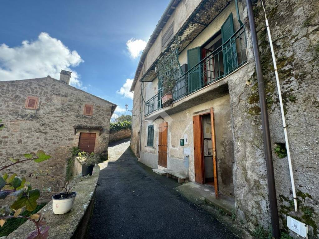Appartamento in vendita a Bassano in Teverina via Vittorio Veneto, 4
