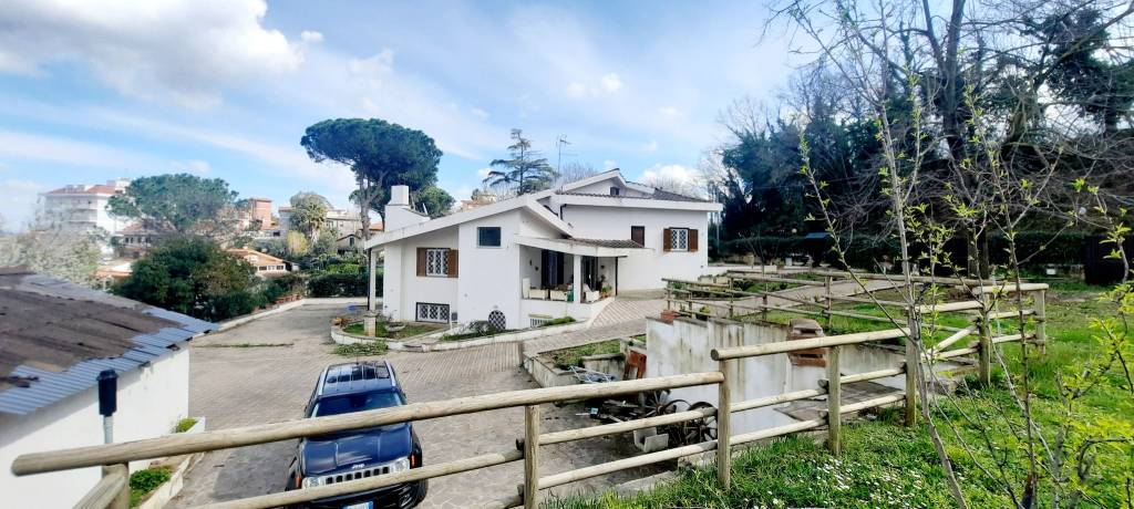Villa Bifamiliare in vendita a Castelnuovo di Porto