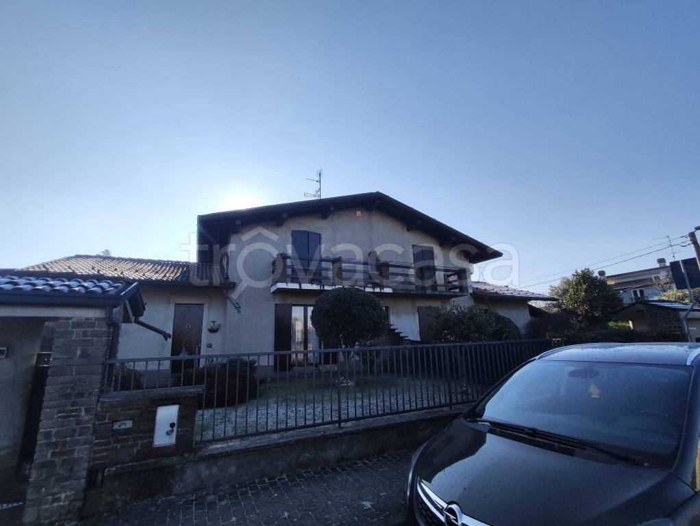Villa in vendita a Lentate sul Seveso via Lazio, 49