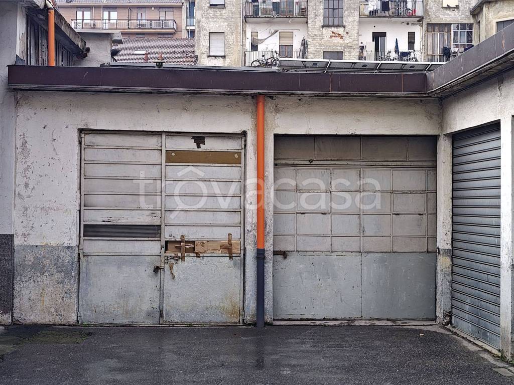 Garage in affitto a Torino via Finalmarina, 10