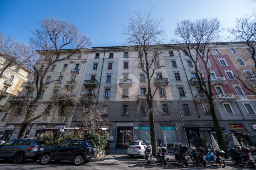 Appartamento in vendita a Milano via Lomellina, 14