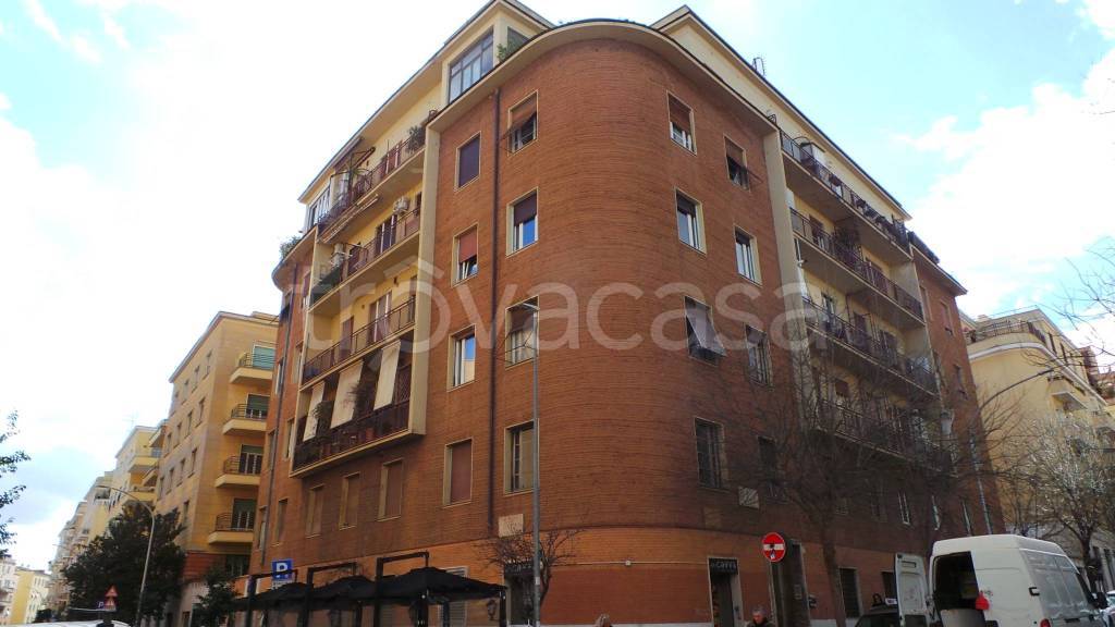 Appartamento in vendita a Roma piazza dei Vespri Siciliani, 17
