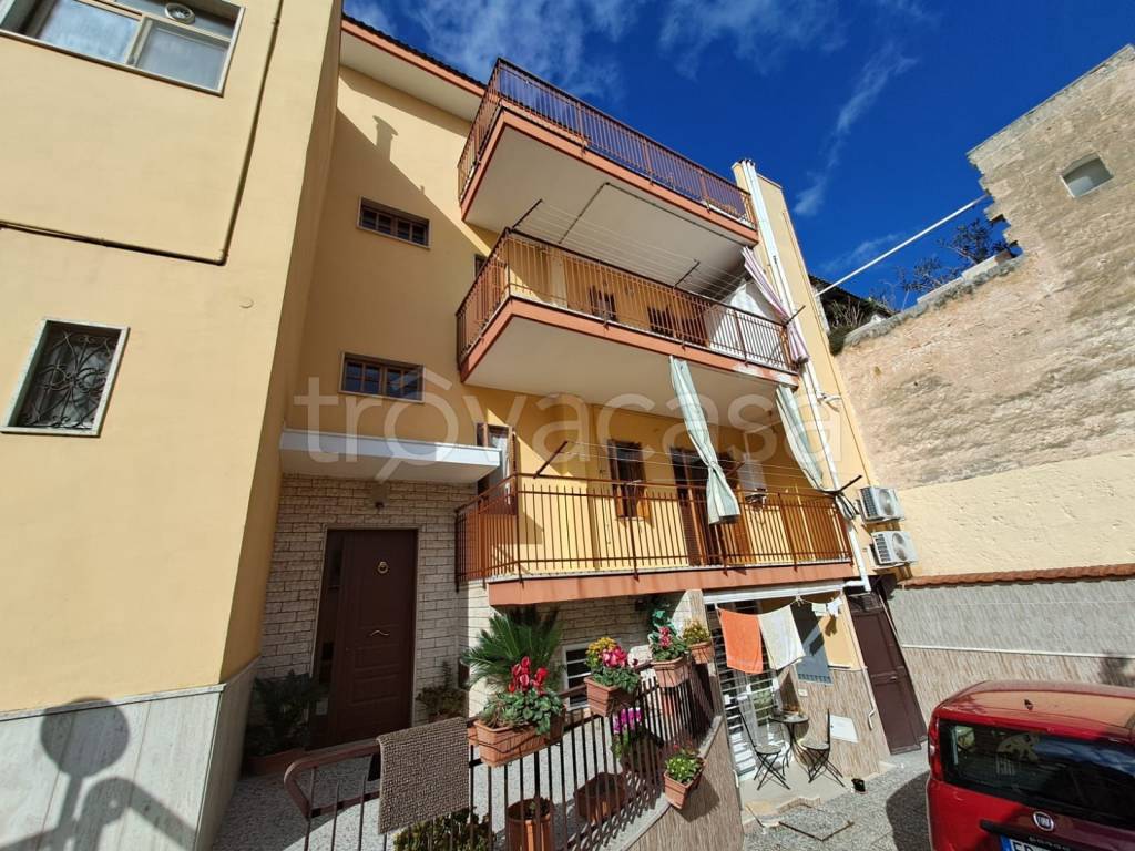 Appartamento in affitto a Valenzano via Fioretti, 2