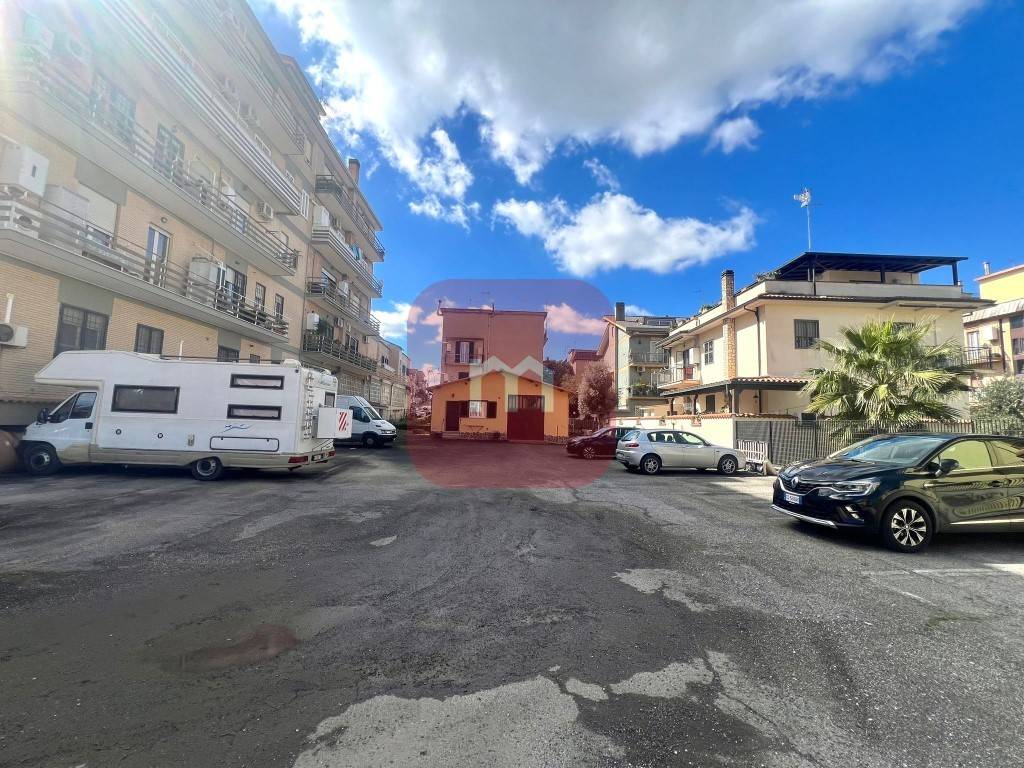Appartamento in vendita a Roma via Villalba