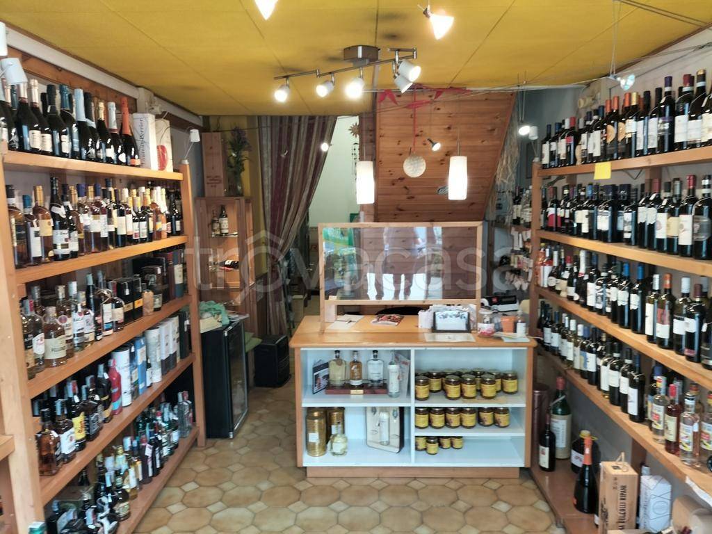 Enoteca/Wine Bar in affitto a Poggio Mirteto via Giacomo Matteotti