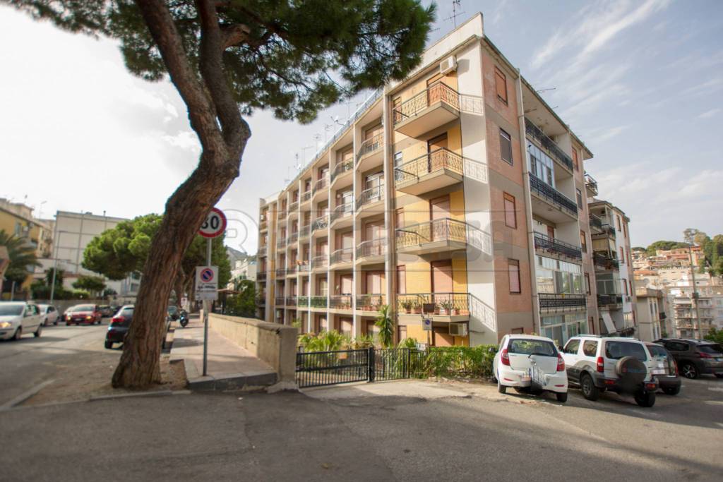 Appartamento in affitto a Messina viale Principe Umberto, 54