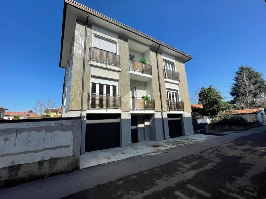 Villa Bifamiliare in vendita ad Arconate via Goffredo Mameli, 7