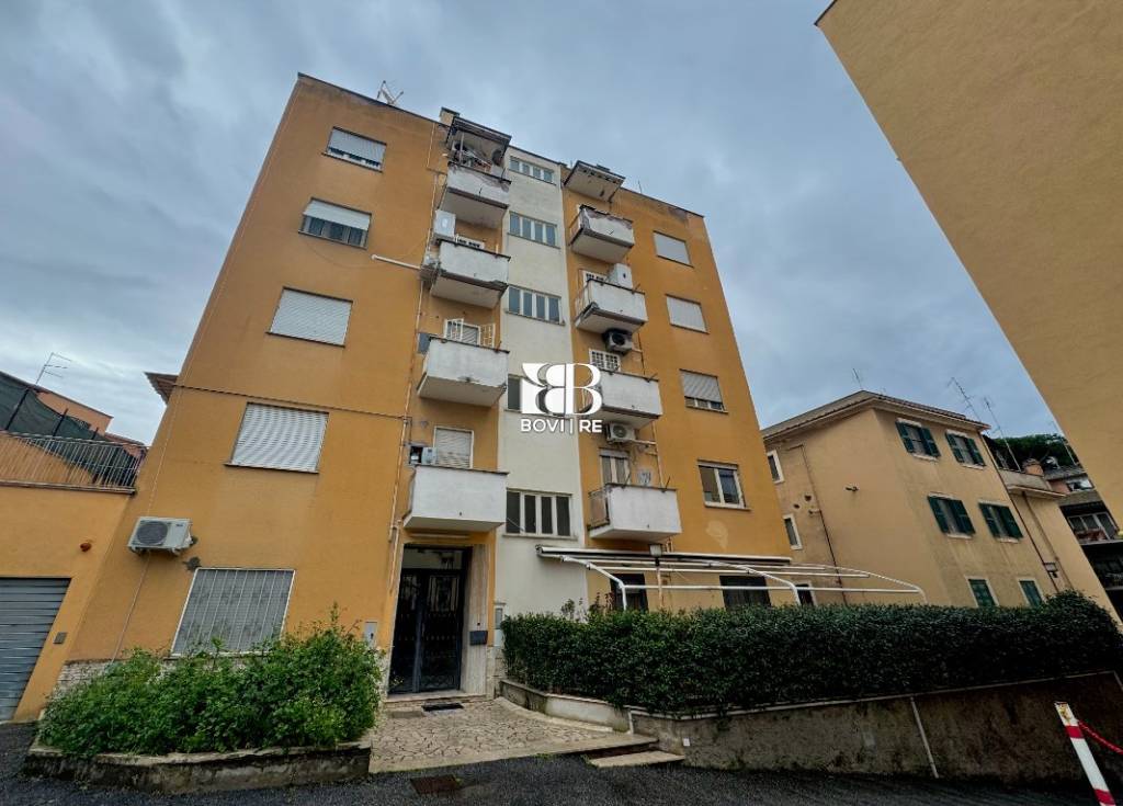 Appartamento in vendita a Roma via Francesco Maria Torrigio