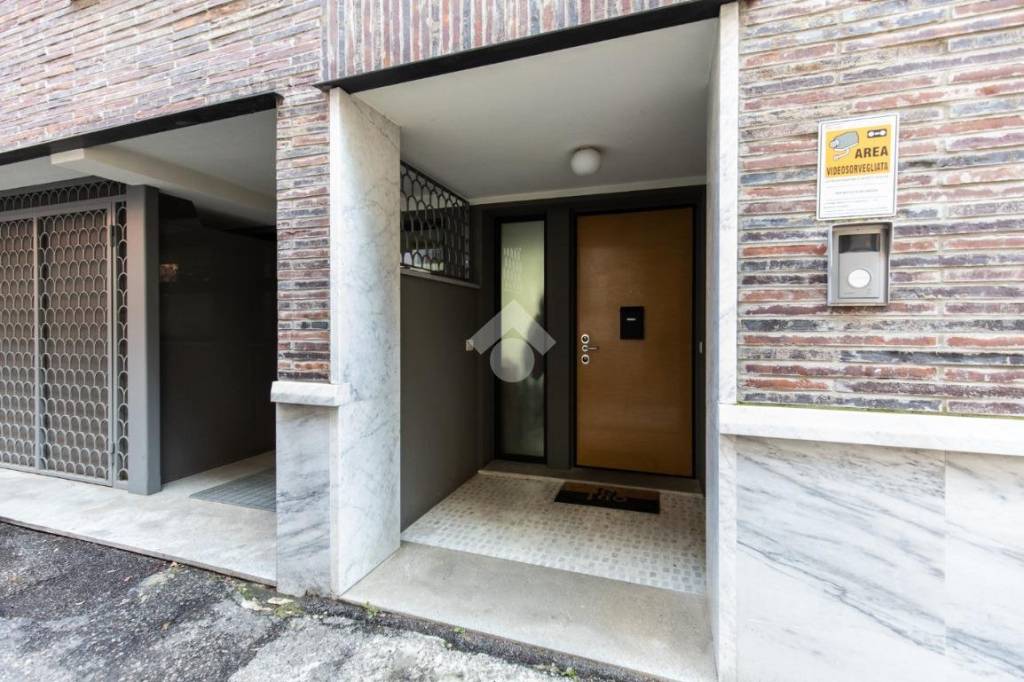 Appartamento in vendita a Milano via degli Elemosinieri, 5