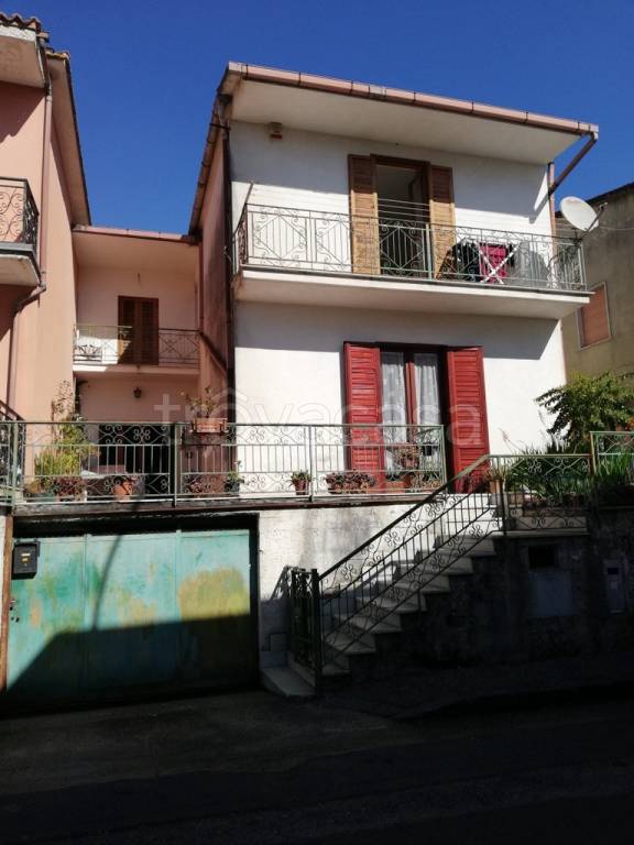 Villa a Schiera in vendita a Piana di Monte Verna via Giardino, 33