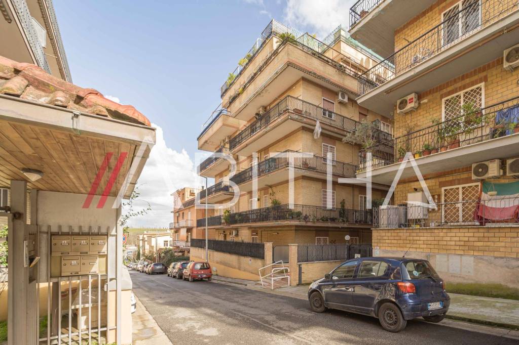 Appartamento in vendita a Roma via Ortignano