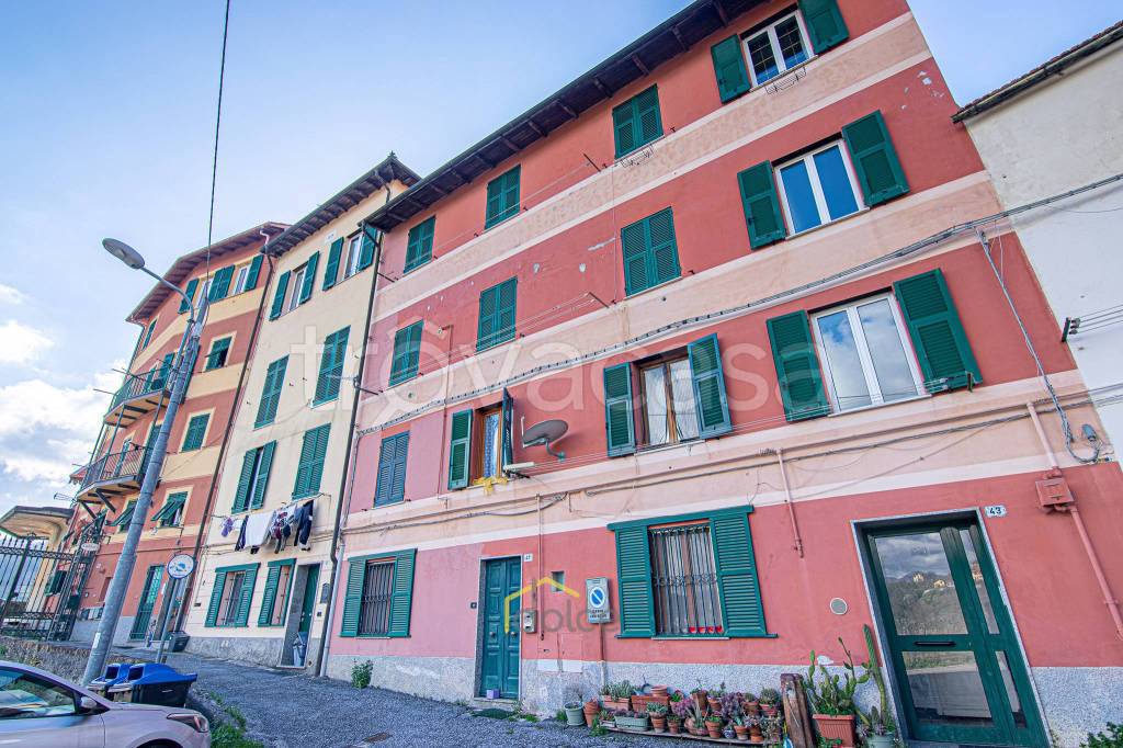 Appartamento in vendita a Campomorone via Primo Cavallieri