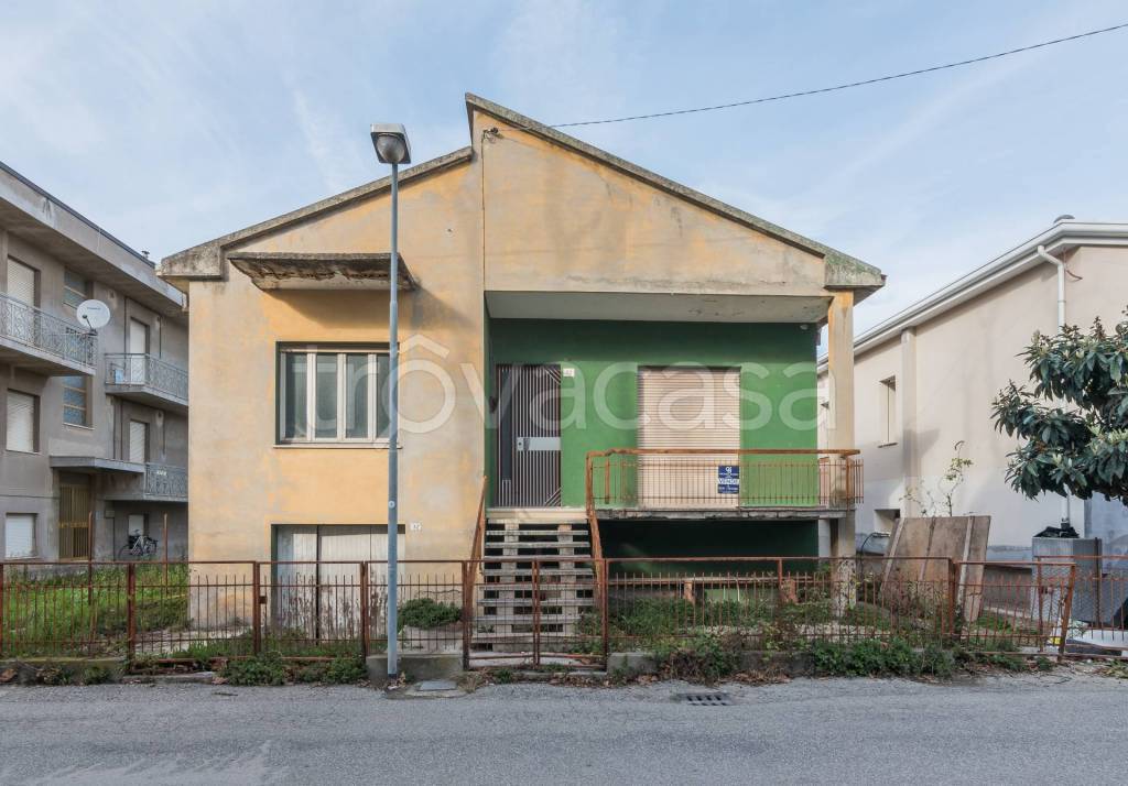 Casa Indipendente in vendita a Cattolica via Donizetti, 32