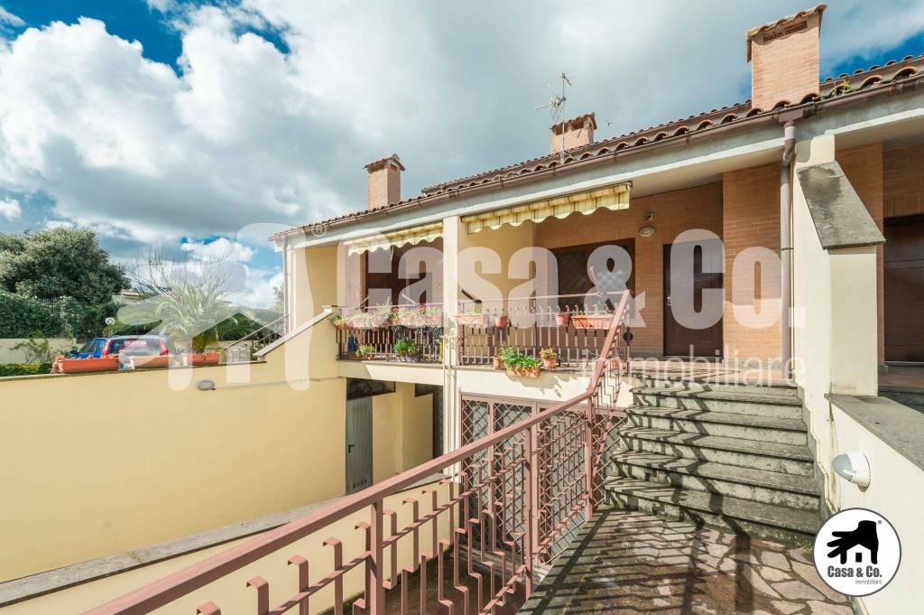 Villa a Schiera in vendita a Roma via Guglielmo Cappa, 48