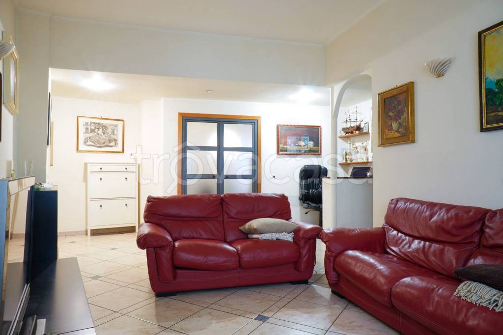 Appartamento in vendita a Roma via Fonte Buono