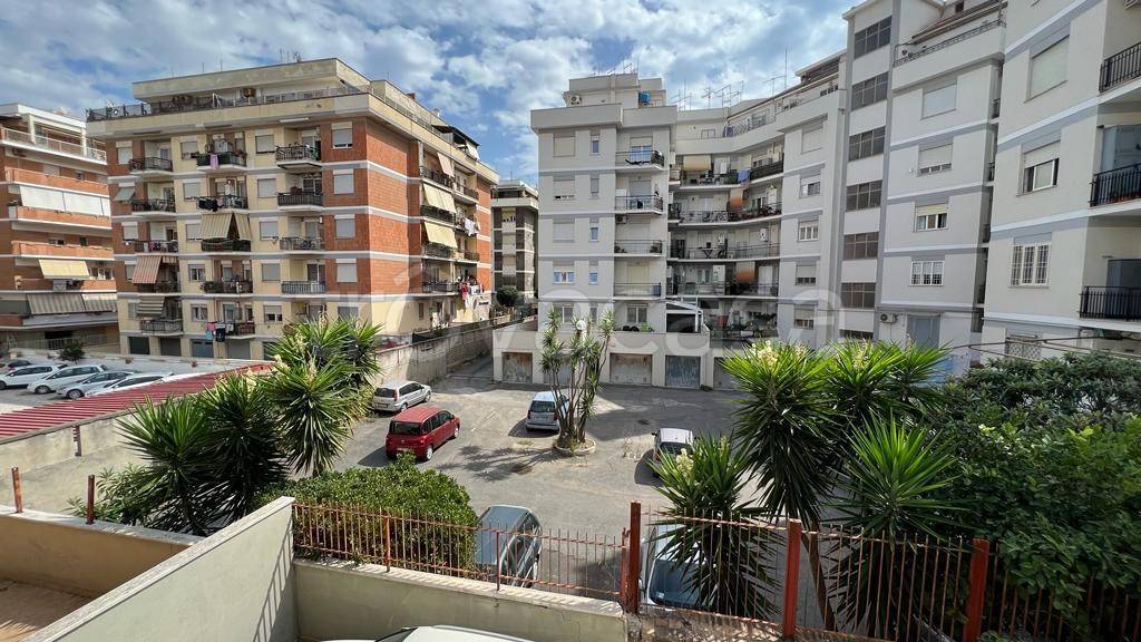 Appartamento in vendita a Roma via Alessandro Montagna, 8