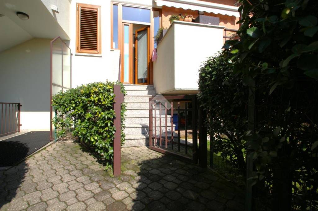 Appartamento in vendita a Garbagnate Milanese via del Campo Magro, 4