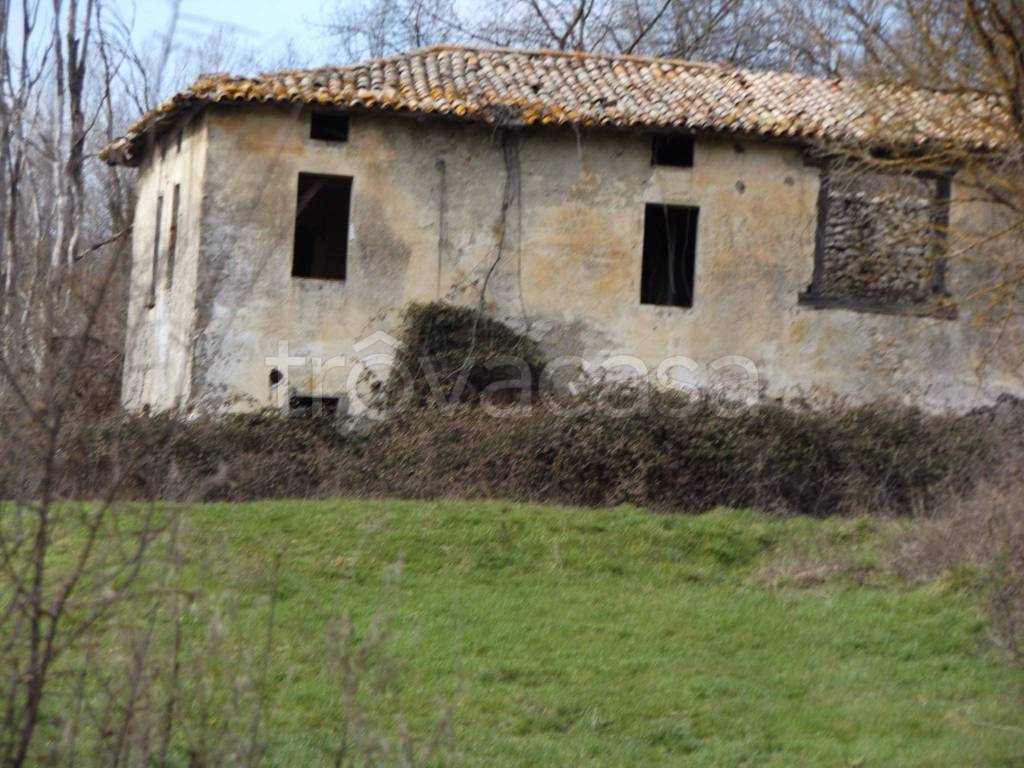 Casale in vendita a Carsoli contrada Le Valli