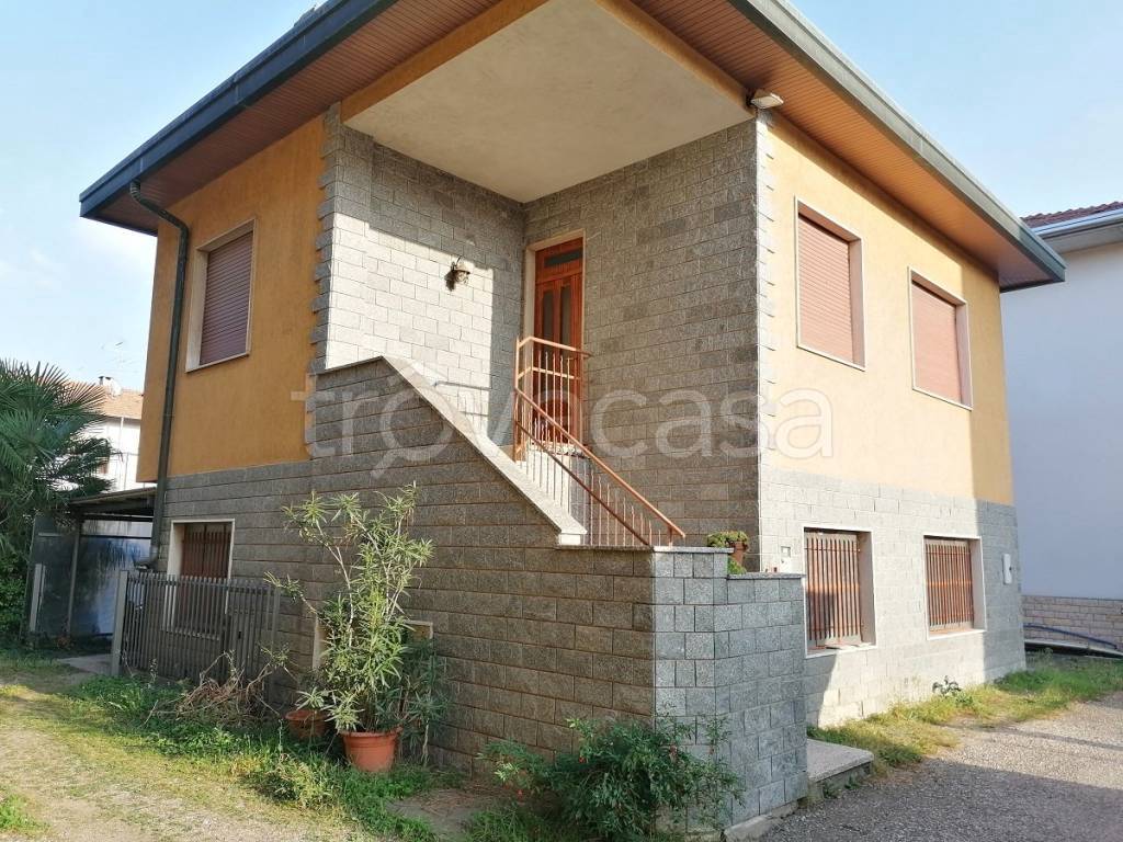 Villa in vendita a Busto Arsizio viale Stelvio, 6
