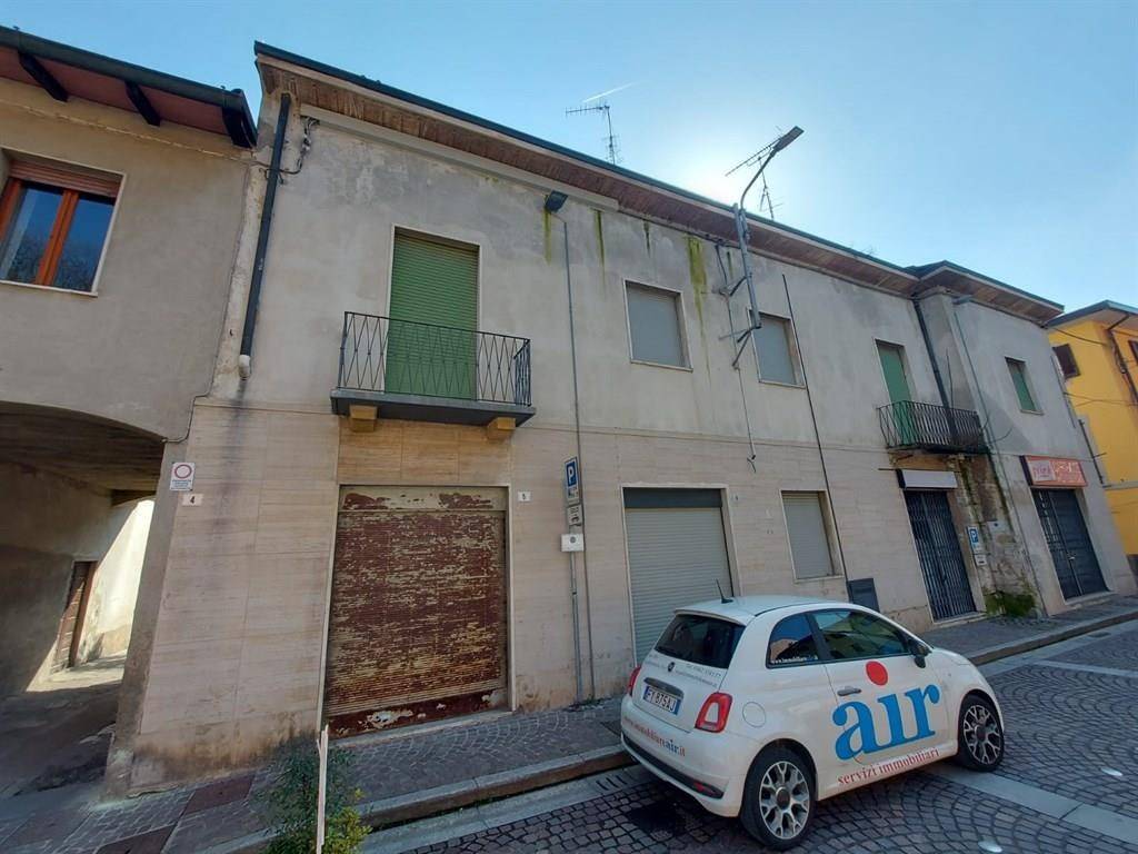 Rustico in vendita a Cabiate via Vittorio Emanuele, 49