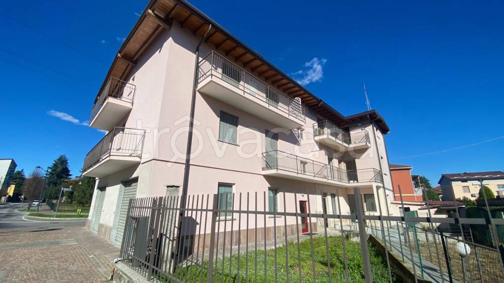 Appartamento in vendita a Calusco d'Adda via roma, 203