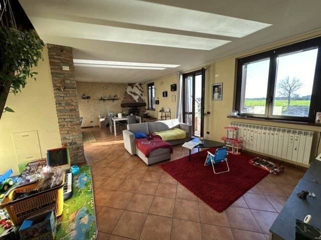 Appartamento in vendita a Castelletto di Branduzzo via case nuove, 4
