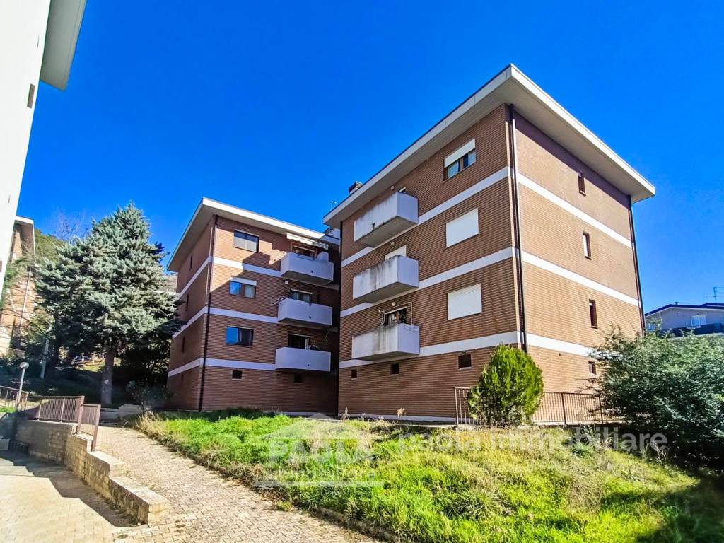 Appartamento in vendita a L'Aquila via Marruvium