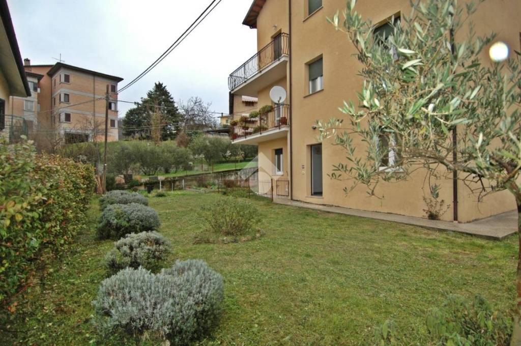 Appartamento in vendita a Nocera Umbra via d. Alighieri, 16