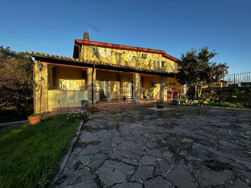 Villa Bifamiliare in vendita ad Anguillara Sabazia via dei Sobissi