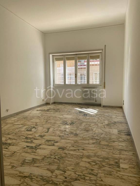 Appartamento in vendita a Roma via Avicenna, 99