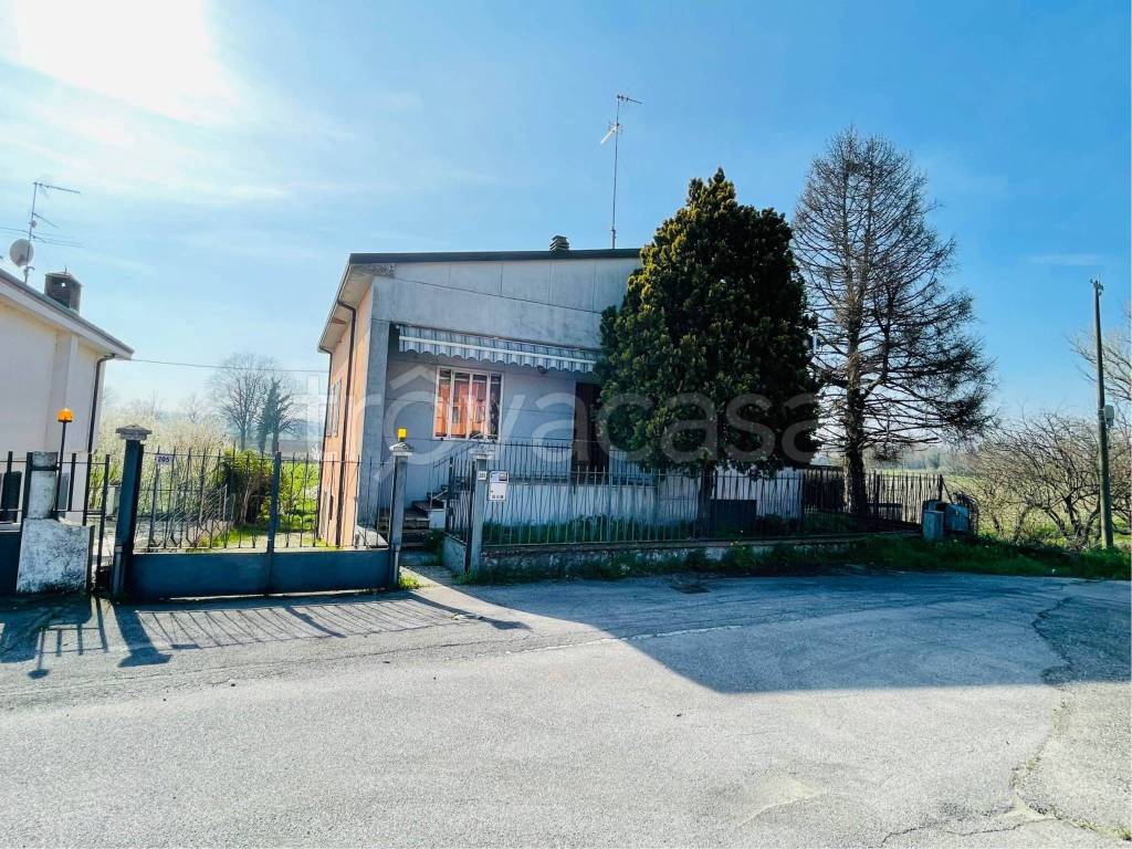 Villa in vendita a Cremona via Casalmaggiore
