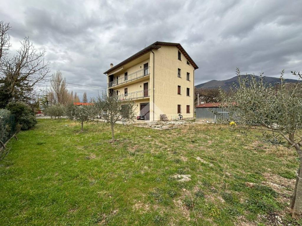 Casa Indipendente in vendita a Gualdo Tadino via Flaminia Nord