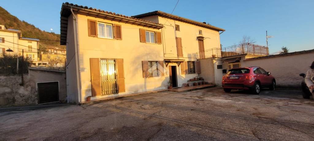 Casa Indipendente in vendita a Fossato di Vico via Palazzolo, 74