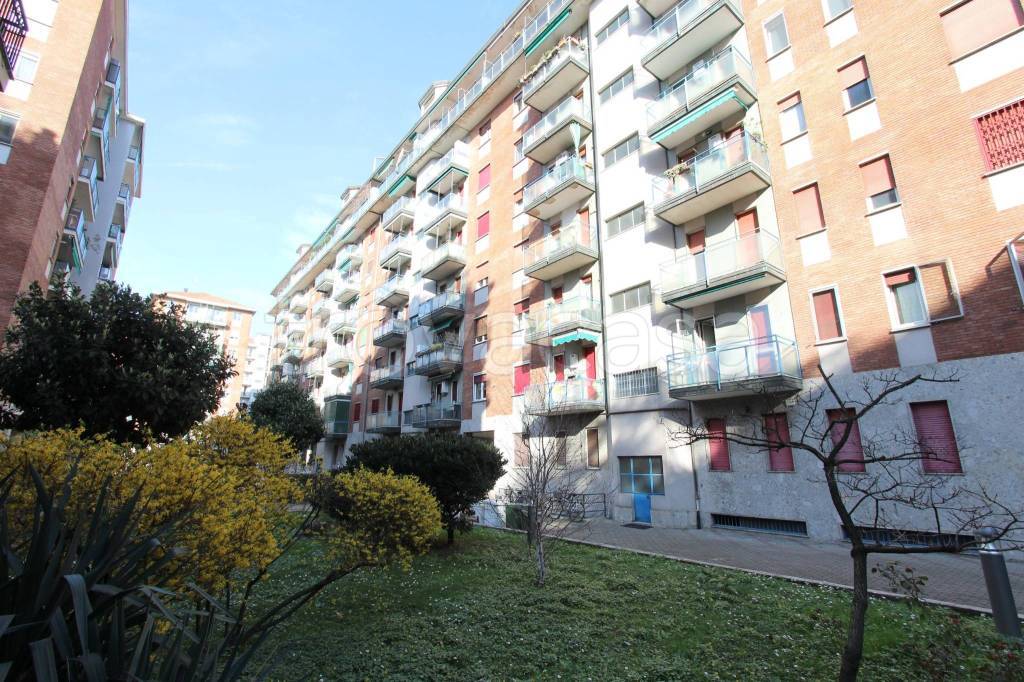 Appartamento in vendita a Milano viale Sarca, 87