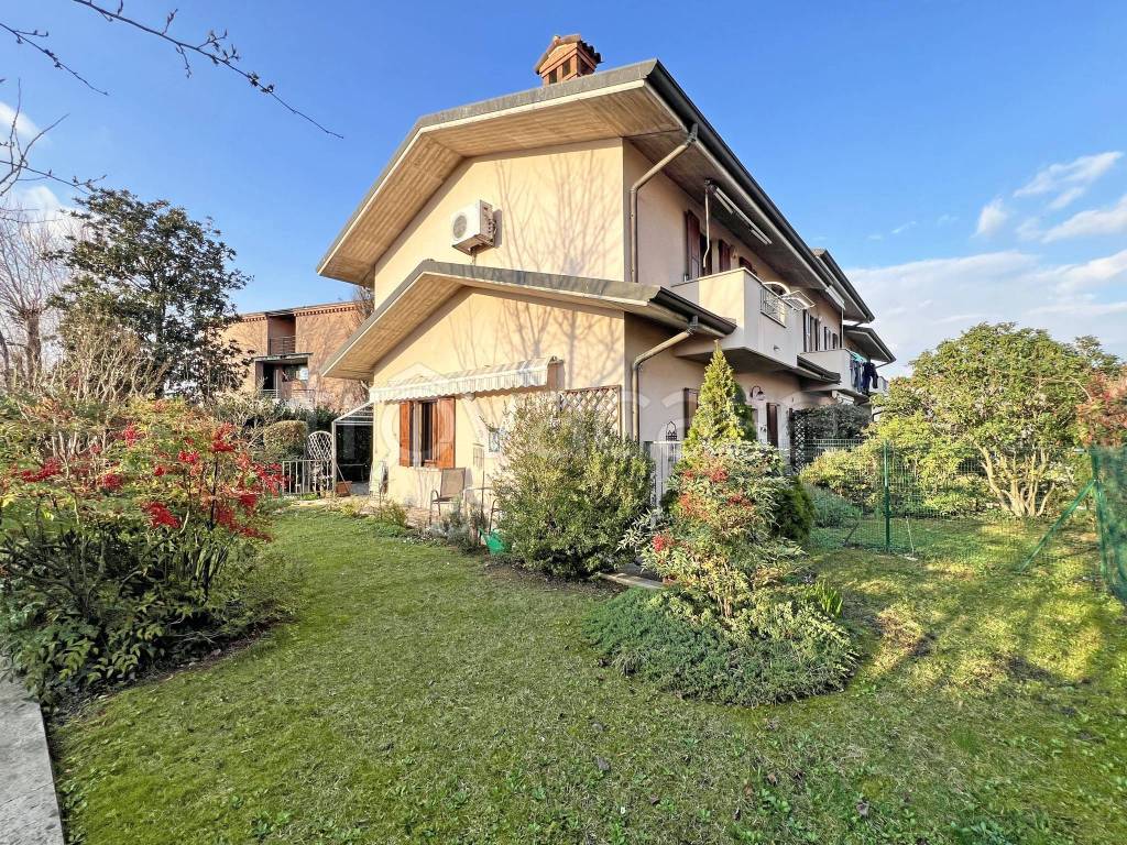 Villa a Schiera in vendita a Fara Gera d'Adda piazzale Jacques Maritain, 4
