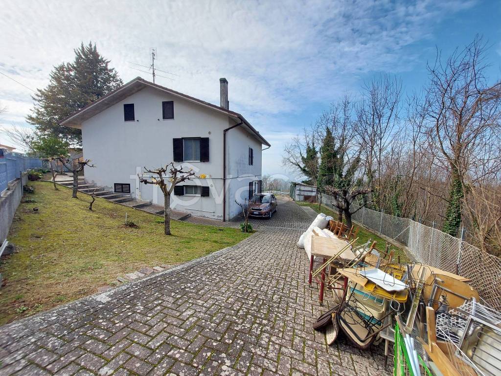 Villa in vendita a Petriano via Giovanni Pascoli, 5