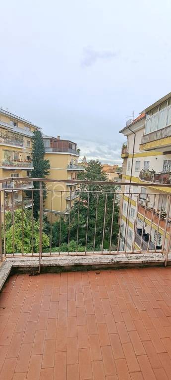 Appartamento in vendita a Roma via Achille Loria