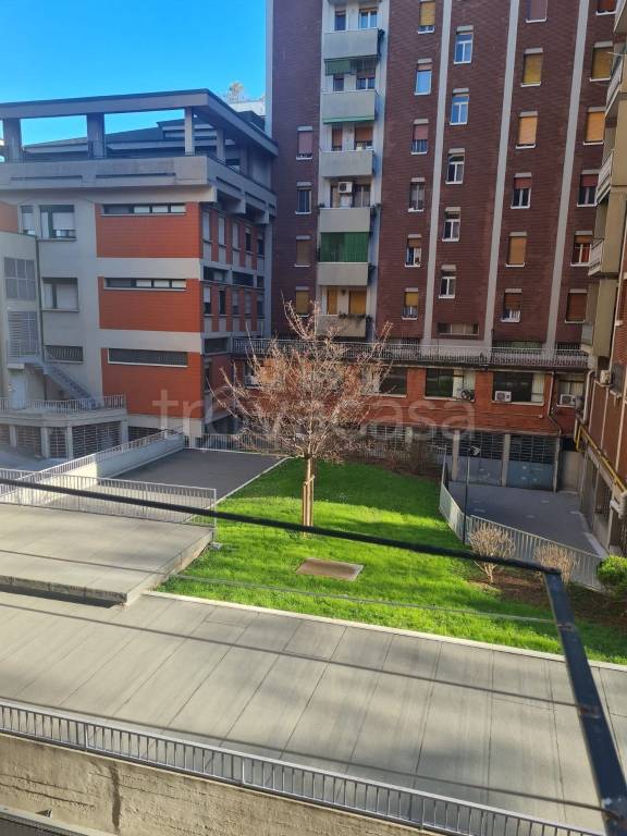 Appartamento in affitto a Bologna via Serena