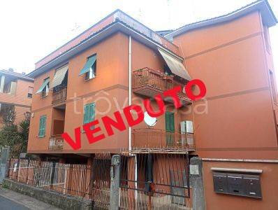 Appartamento in vendita a Roma via Bucine, 24