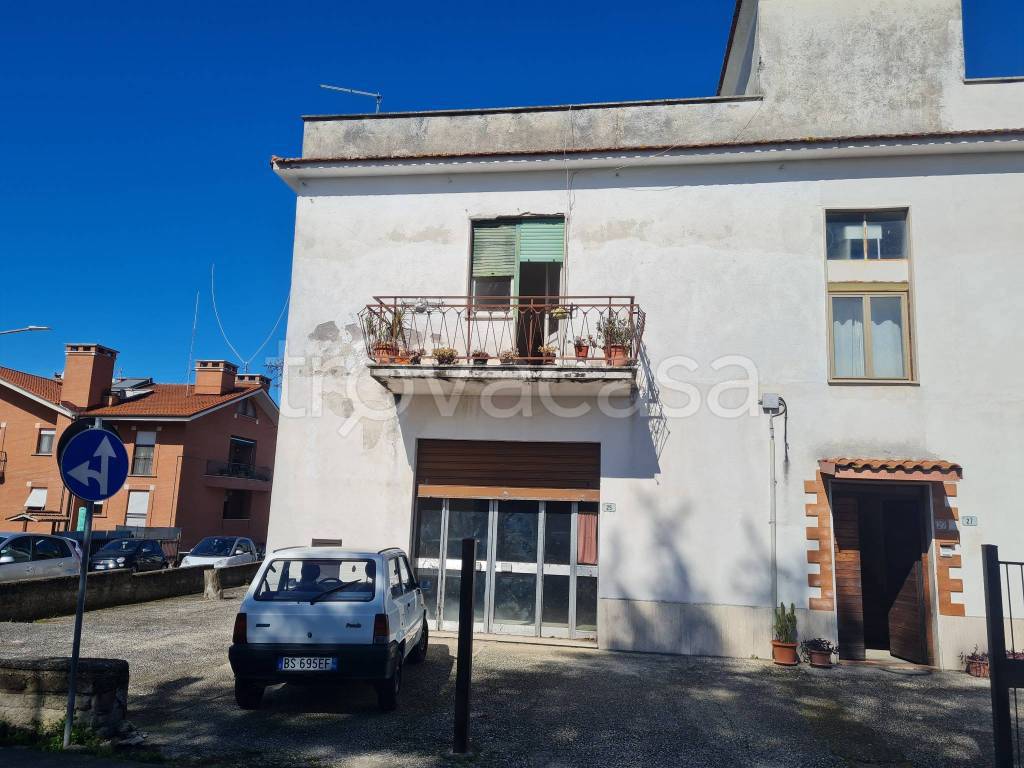 Appartamento in vendita a Fara in Sabina via Furio Camillo, 25