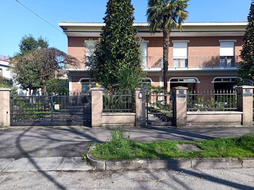 Villa in vendita a Camposanto via Pietro Giannone, 92