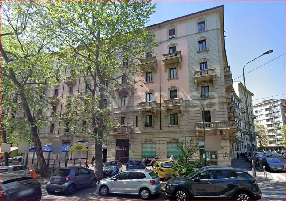 Appartamento all'asta a Milano via Ruggiero di Lauria, 15