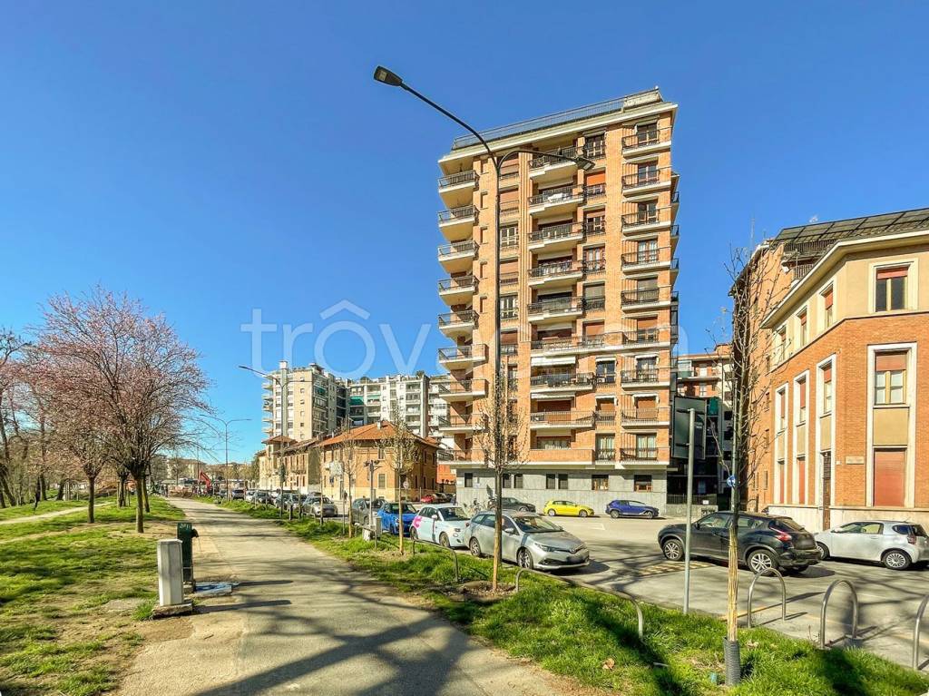 Appartamento in vendita a Torino via Antonio Canova, 47