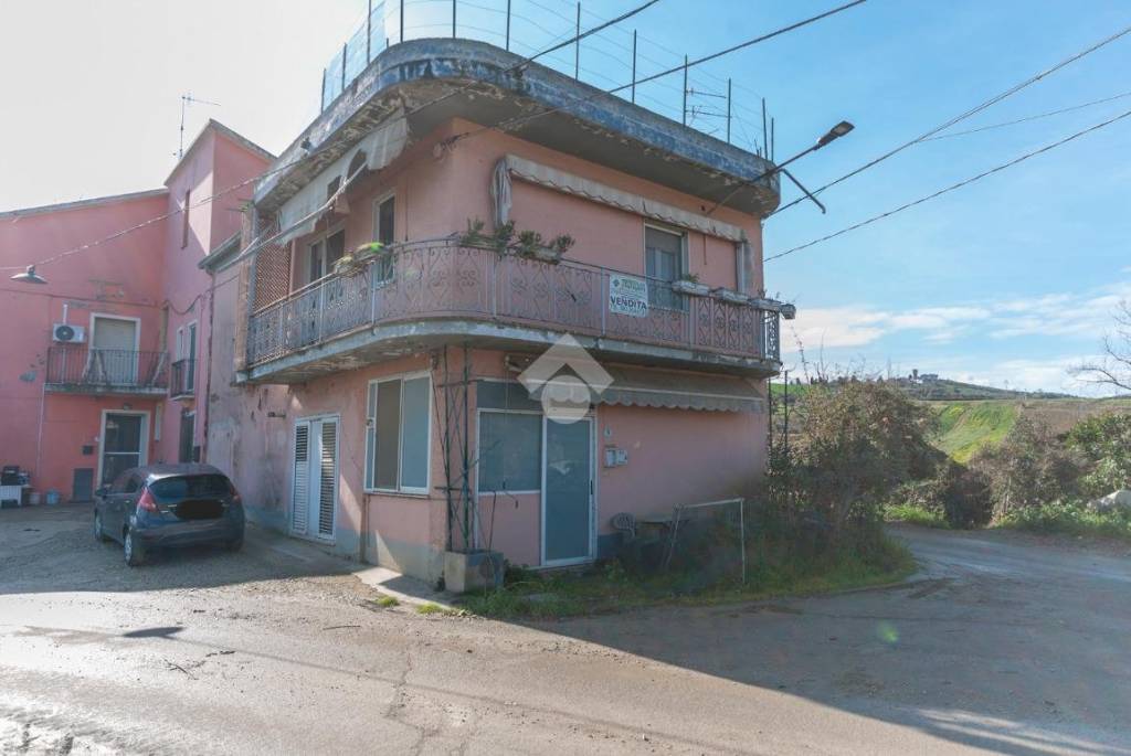 Casa Indipendente in vendita a Roseto degli Abruzzi valle Maise, 9