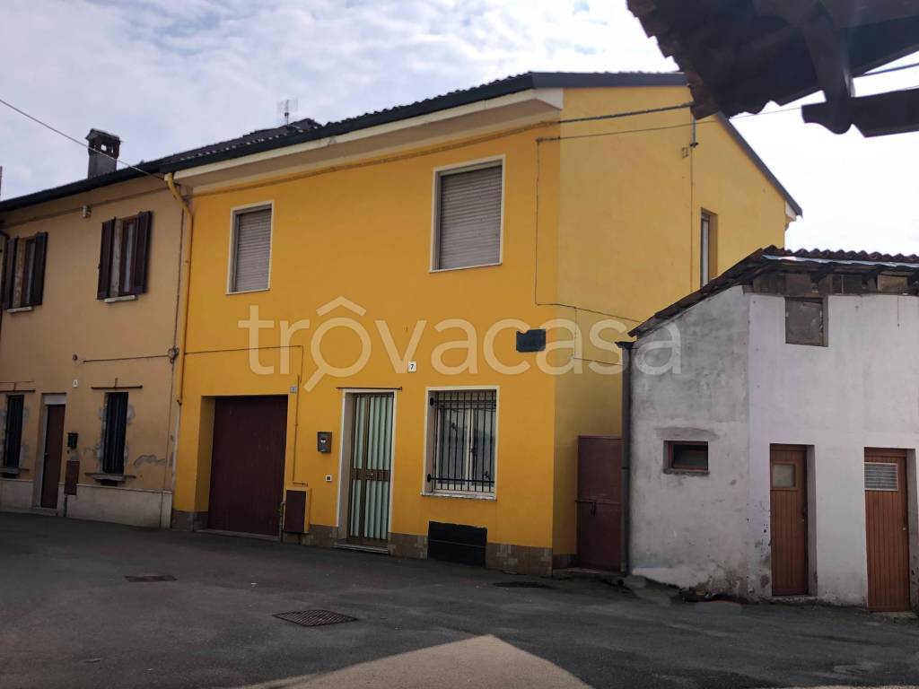 Casa Indipendente in vendita a Senna Lodigiana via Virgilio, 7