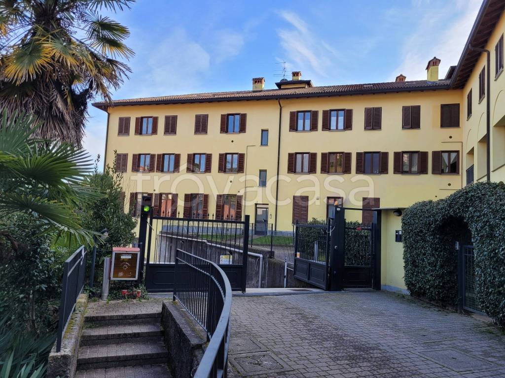 Appartamento in vendita a Montano Lucino via 1 Maggio