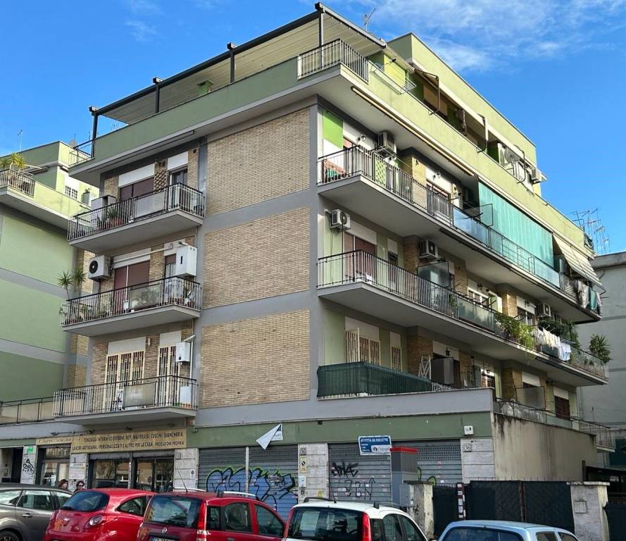 Appartamento in vendita a Roma via dei platani, 38