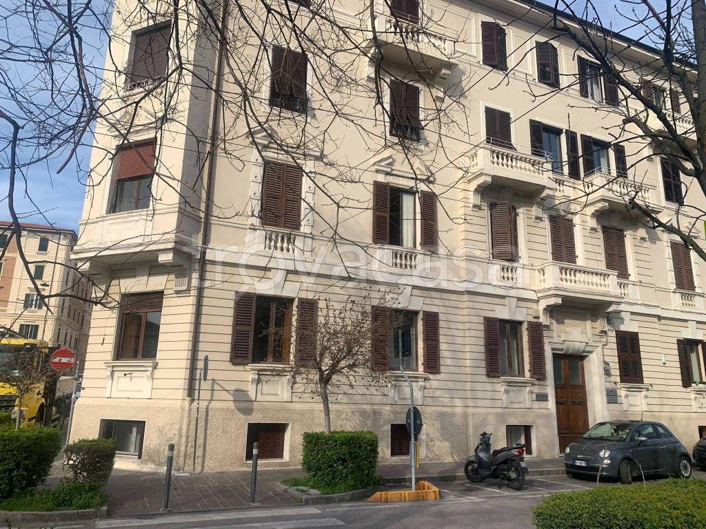 Ufficio in in affitto da privato ad Ancona viale della Vittoria, 32