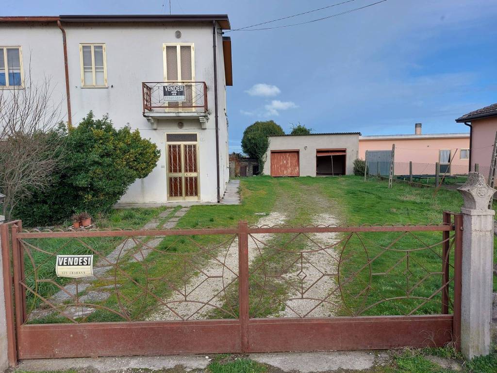 Villa Bifamiliare in in vendita da privato a Mesola via Gigliola, 17